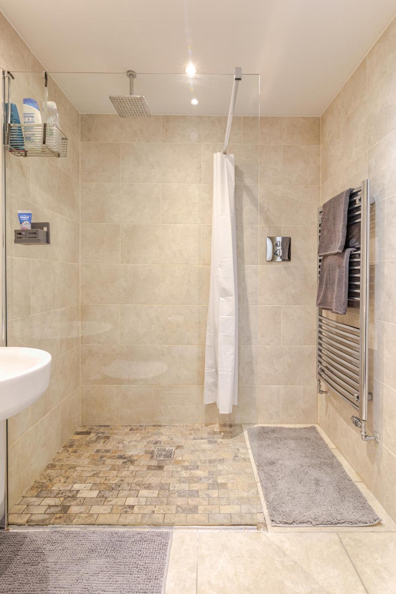 Large Double Room & Private Ensuite Bathroom, Badbury Park, Swindon, Near Great Western Hospital Eksteriør bilde