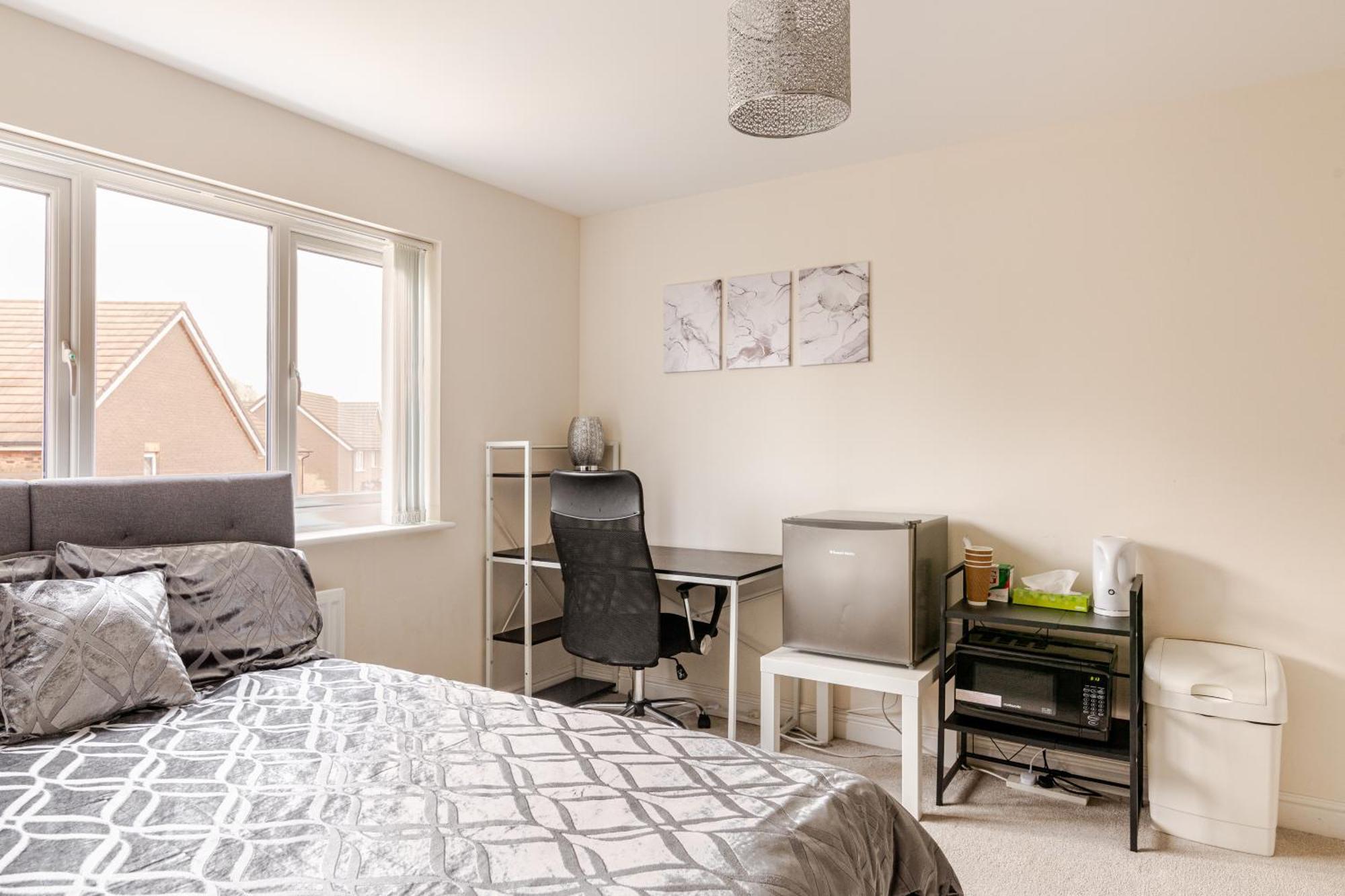 Large Double Room & Private Ensuite Bathroom, Badbury Park, Swindon, Near Great Western Hospital Eksteriør bilde